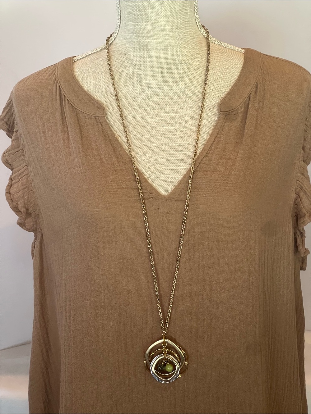Gold Pendant Necklace